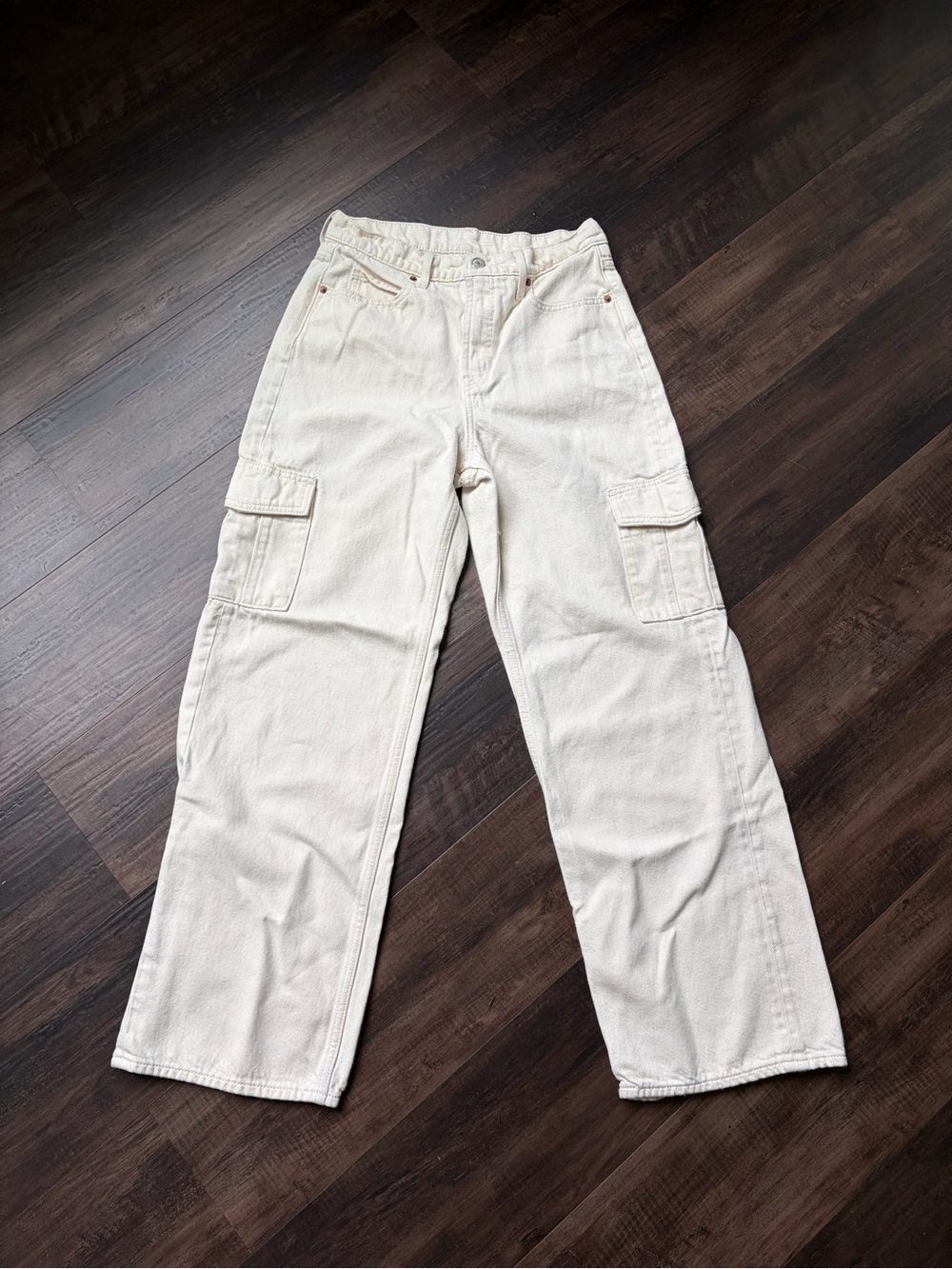 Old navy size 4 Women’s  soft Cream Cargo Pants - Casual Utility Style